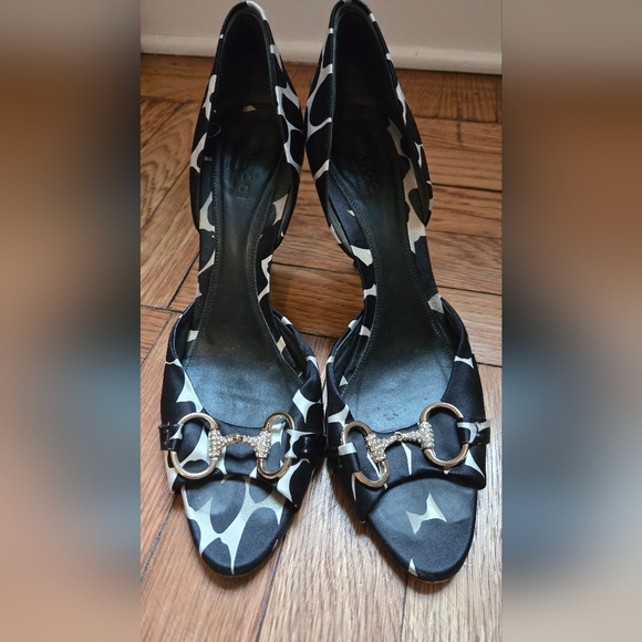 Pristine Gucci Swarovski Crystal Black & White Satin Animal print Pump main image 2